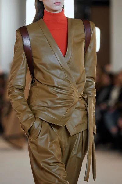 Look 50